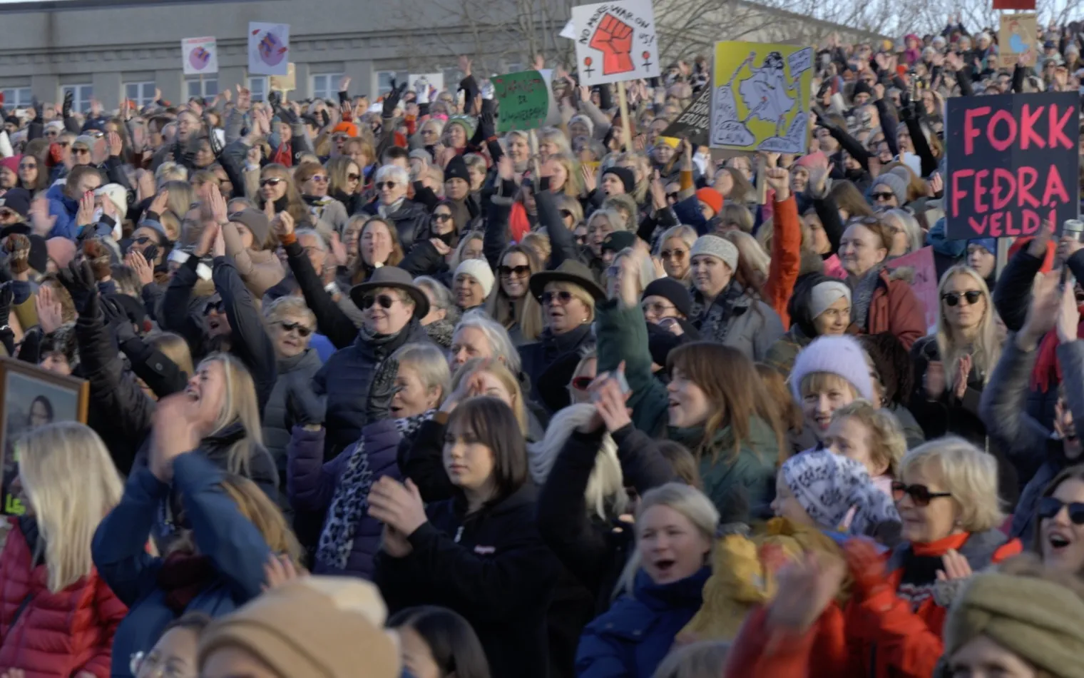 50年前、女性たちが集まっている写真