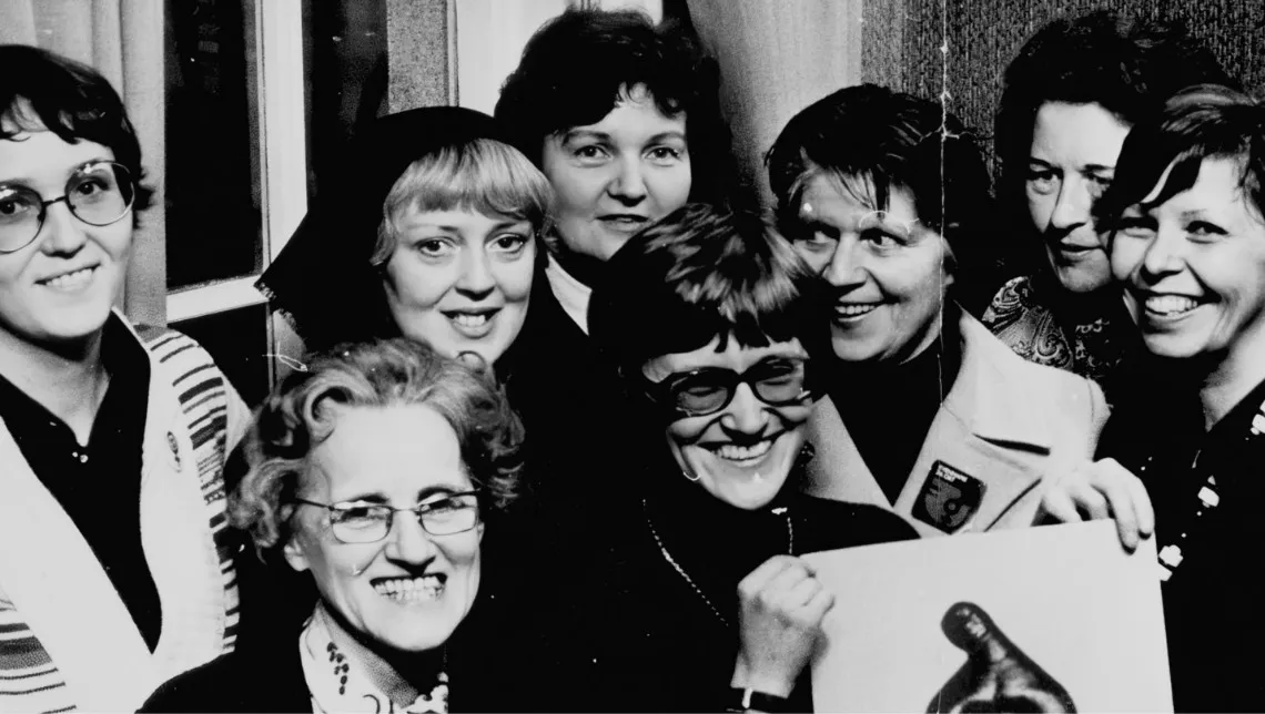 50年前、女性たちが集まっている写真